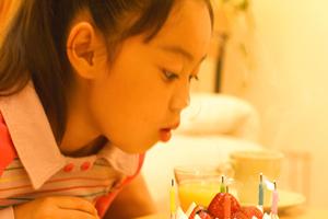 輝くダイヤの結婚指輪が買える専門宝飾店